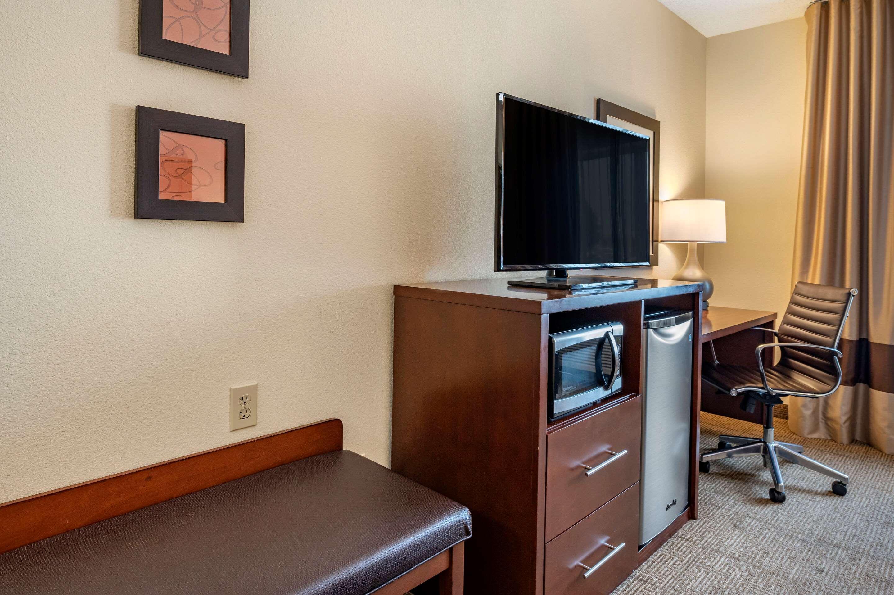 Comfort Suites Columbus West - Hilliard Buitenkant foto