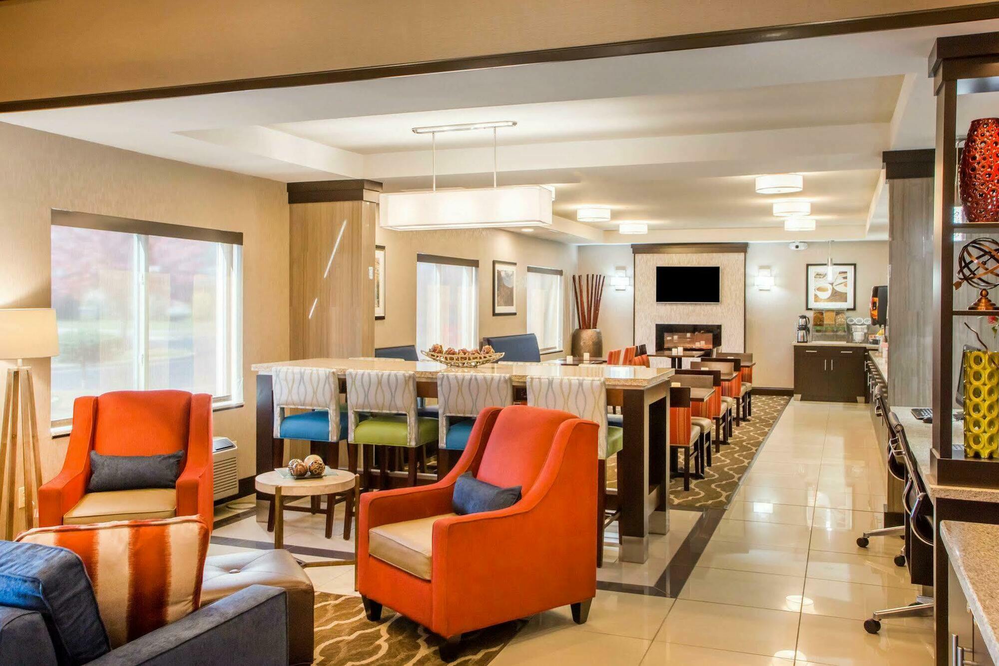 Comfort Suites Columbus West - Hilliard Buitenkant foto